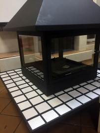 Камин VULCANO CENTRAL, со стеклом, полка - керамика белая, чёрный (Traforart)